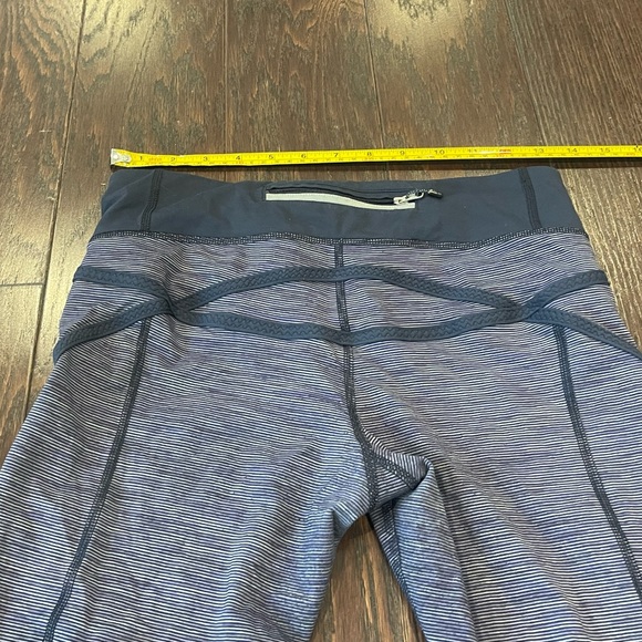 Lululemon Women  Pace Crop Capri Leggings Blue Stripe Reflective  Size 6 - Picture 5 of 7